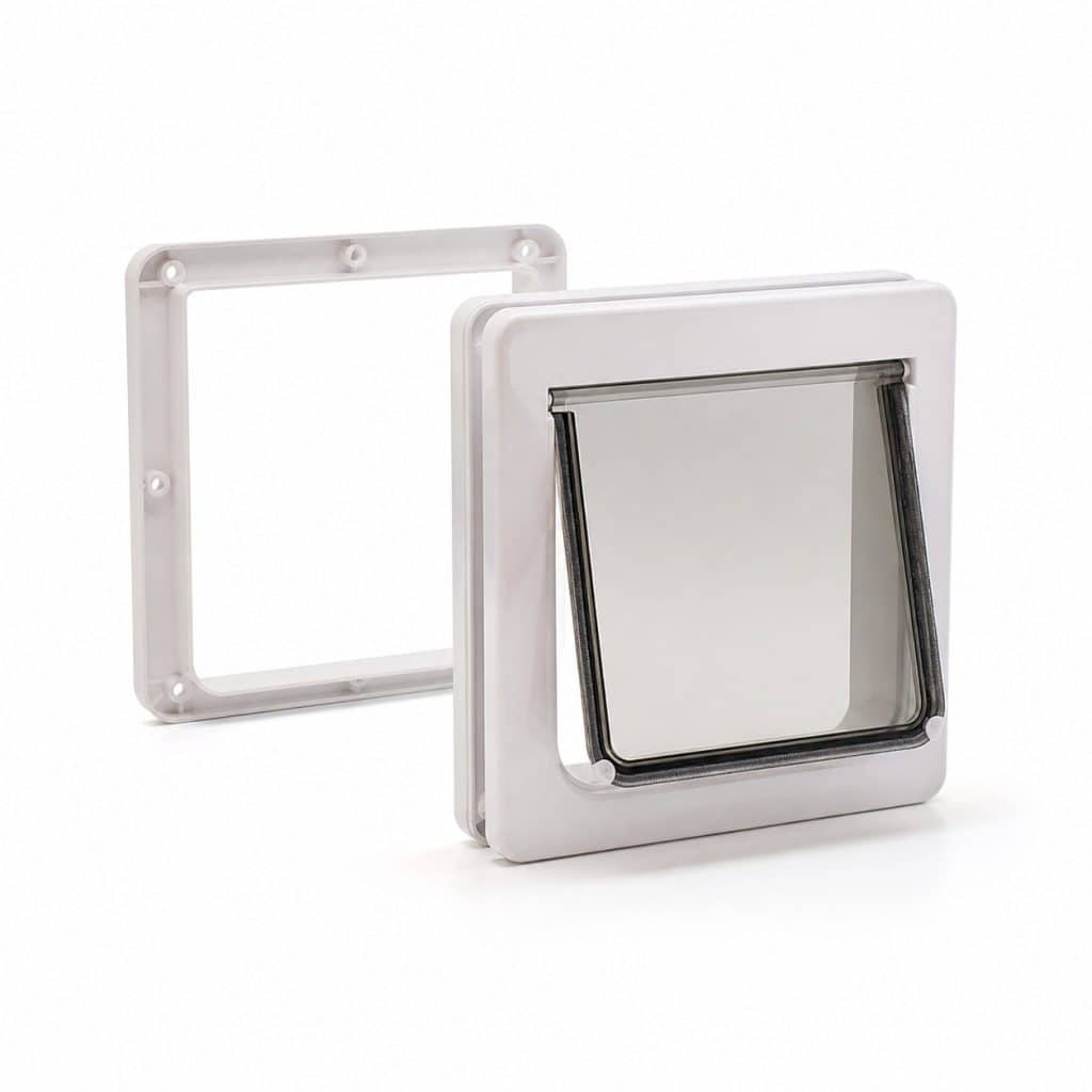 Chatière à volet magnétique pour vitre, vue produit sur fond blanc
