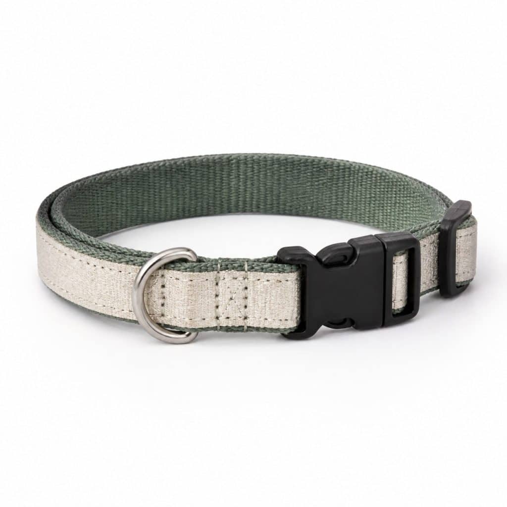Collier compatible traceur GPS posé à plat