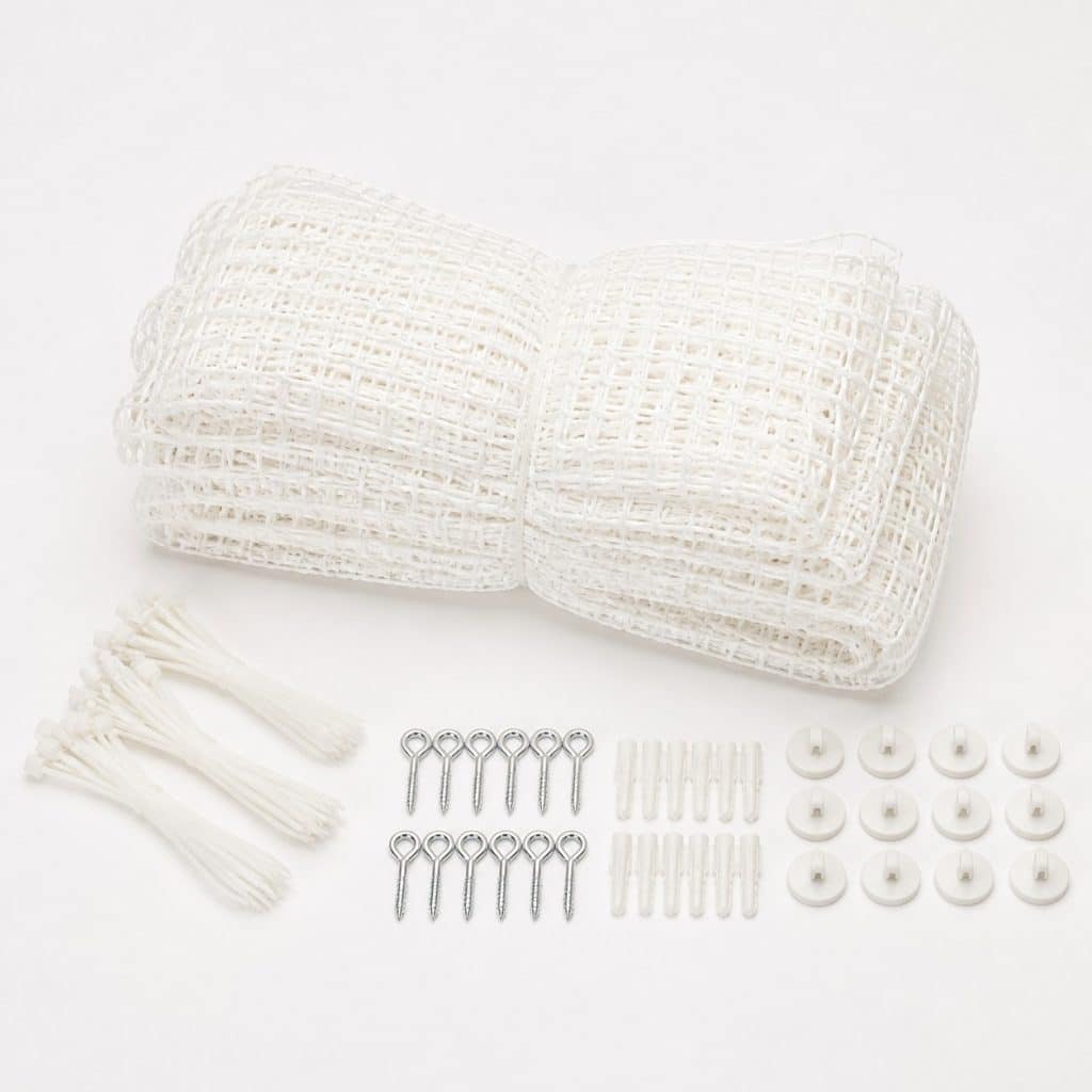 Filet de sécurité pour balcon avec fixations, vue produit sur fond blanc
