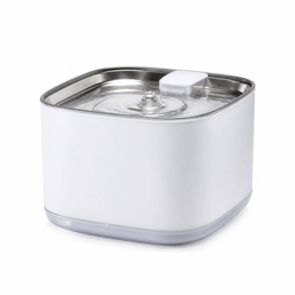 Fontaine à eau compacte pour chat avec couvercle inox, vue de face sur fond neutre