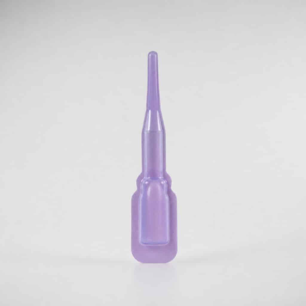 Pipette antiparasitaire adaptée au chaton sur fond neutre