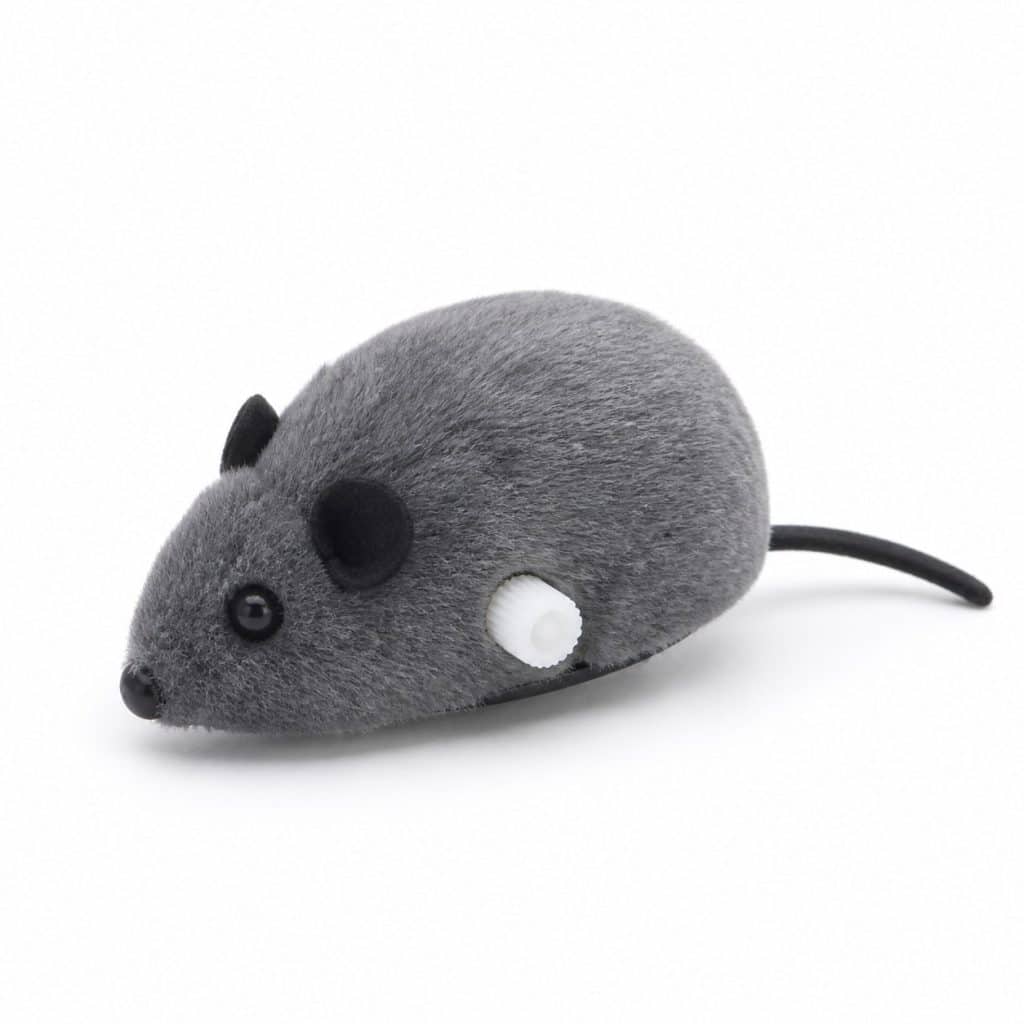 Souris mécanique à remonter pour chat sur fond blanc